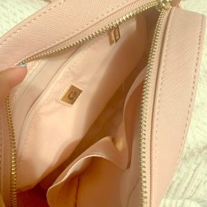 Light pink guess crossbody purse